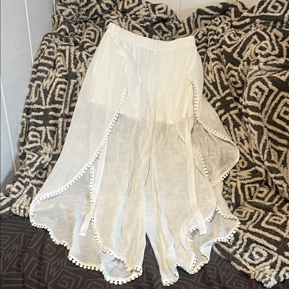 by & by Flowing White Women's Shorts